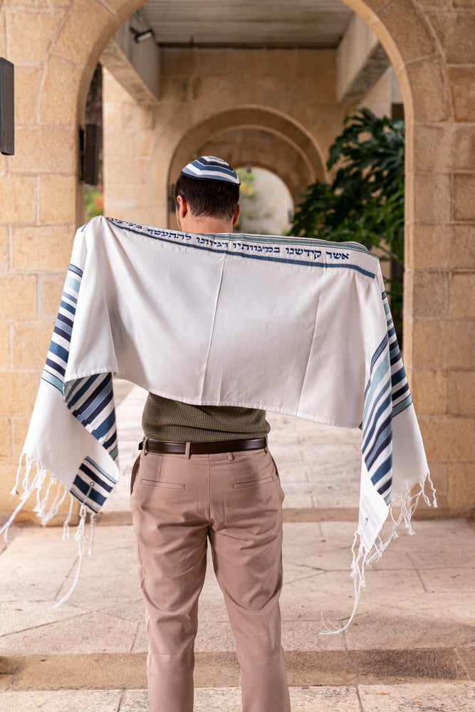 Embroidered Tallit Set with Blessing on Atara - 21 inch
