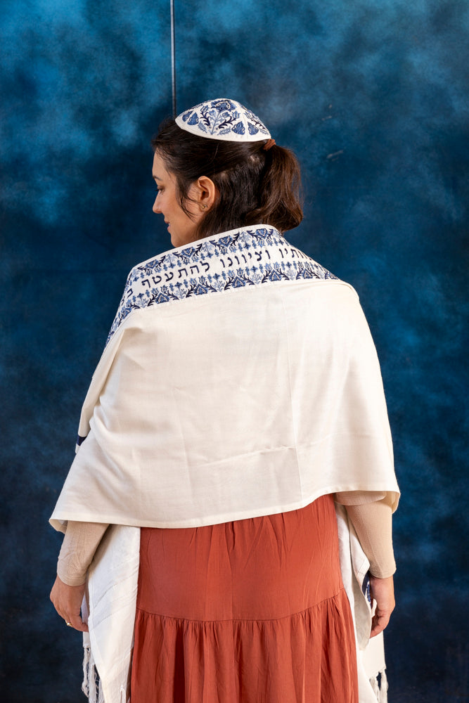 Silk Embroidered Tallit Set - Blue Oriental Pattern